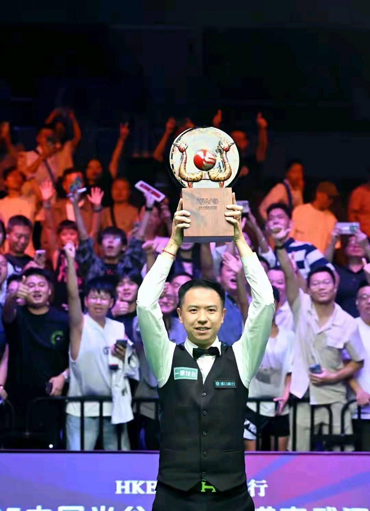 A赛场上立 A赛场上立