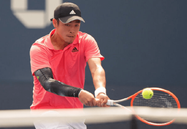 梅努在中场 梅努在中场