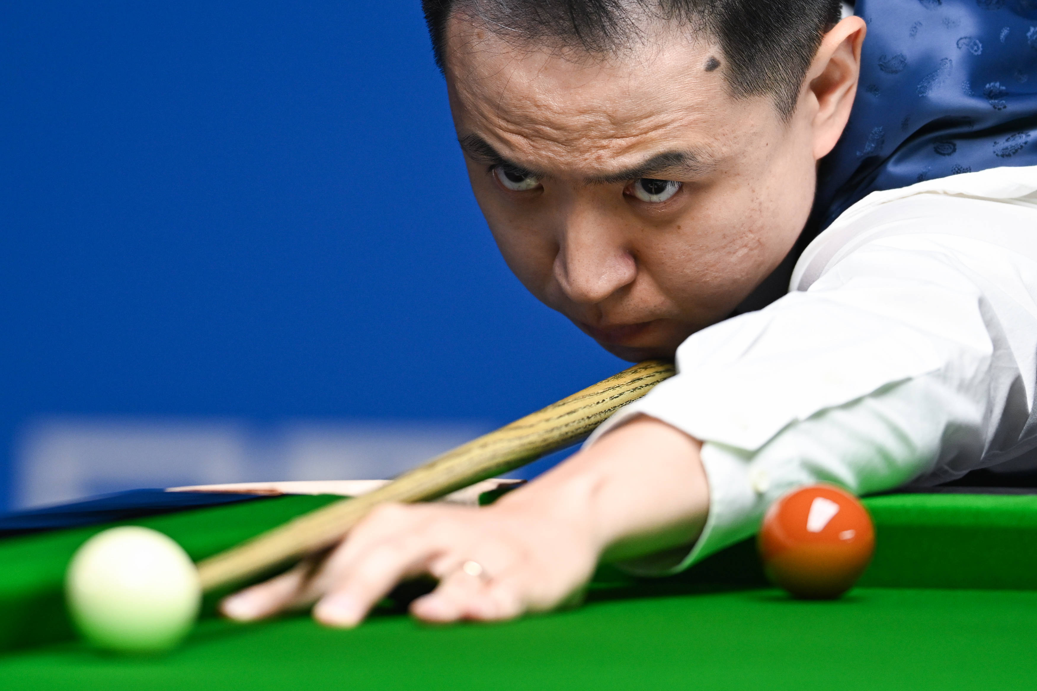 人展示了中 人展示了中